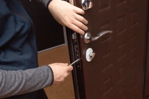 The Importance of Hiring a Professional Locksmith